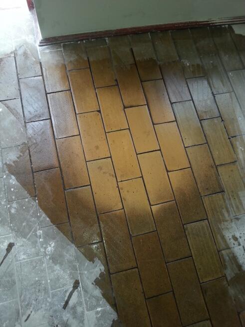 czyszczenie posadzek,gresu,lastriko.doczyszczanie maszynowe