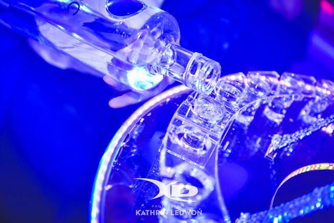 hostessy w mobilnych barach led, bary led, bary ledowe