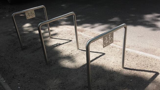 Balustrady, poręcze, stojaki rowerowe ze stali nierdzwnej, s