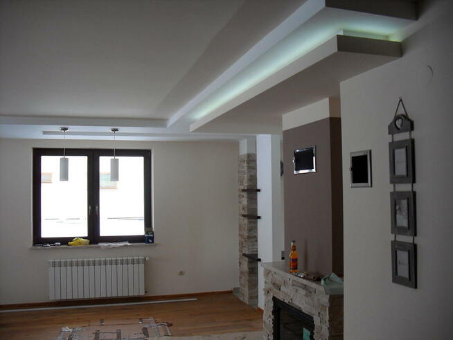 Podwieszane sufity modułowe mineralne. Karton gips