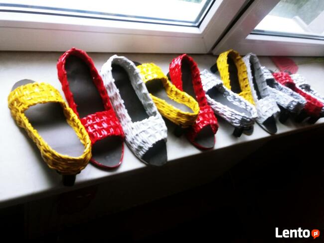 Bucik z papierowej wikliny