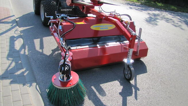 Zamiatarka z koszem 600/1500 do wózka widłowego, ładowarki