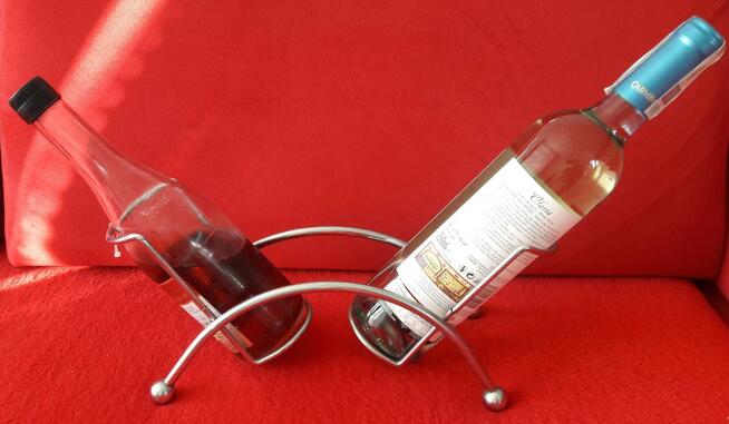 Metalowy stojak do wina na 2 sztuki