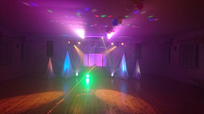 DJ/Wodzirej,doświetlenie sali,napis LOVE