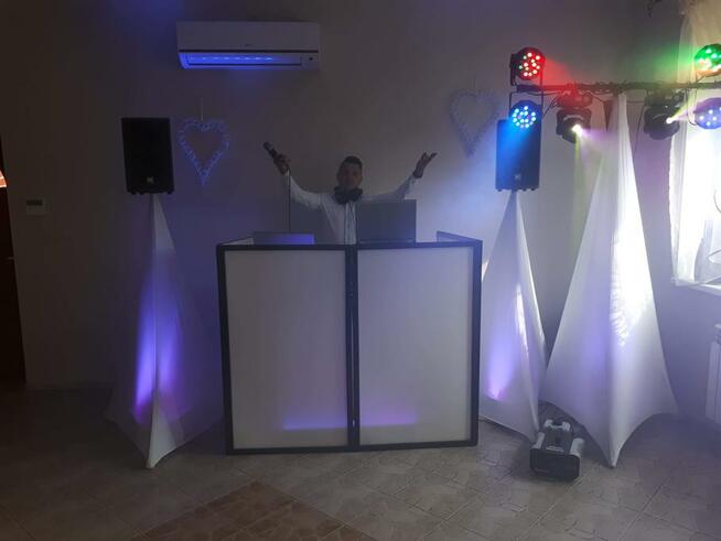 DJ/Wodzirej,doświetlenie sali,napis LOVE