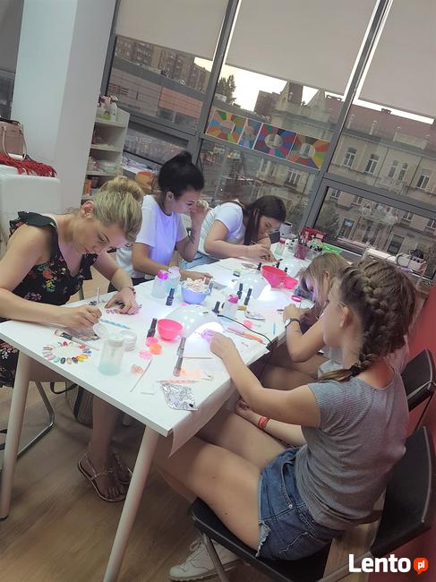Kursy stylizacji i przedłużania paznokci !!!