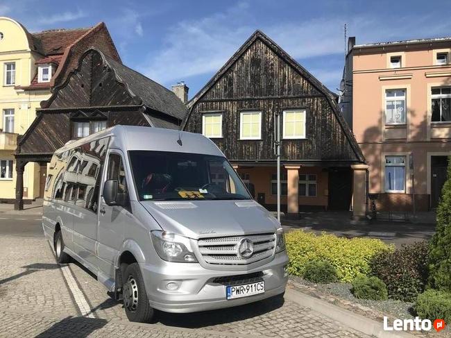 Duży bus dla 23 pasażerów komfortowy klima DVD duży bagażnik