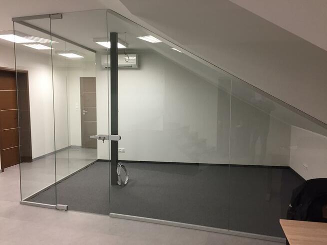 Ścianki szklane z folią inetligentne