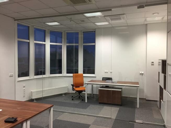 Ścianki szklane z folią inetligentne