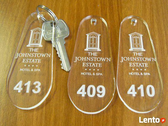 breloki do kluczy hotelowych