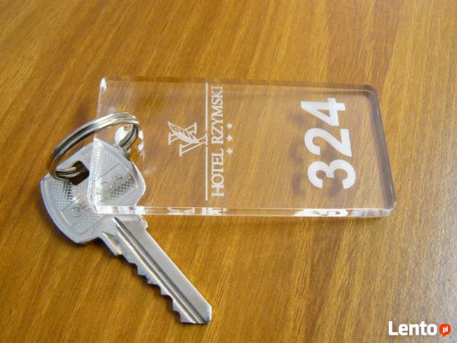 breloki do kluczy hotelowych