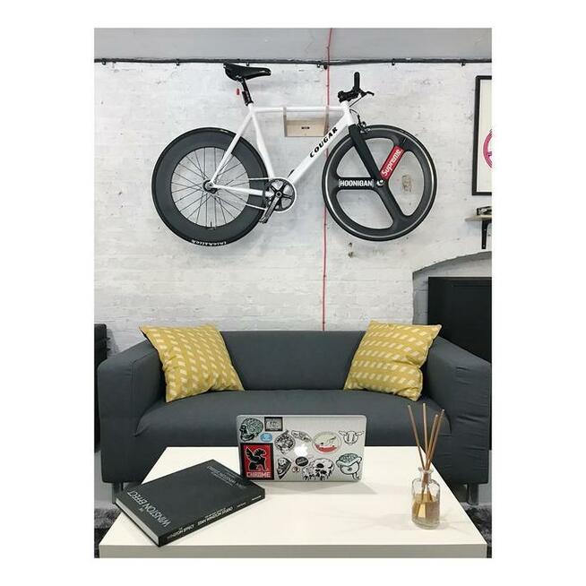 Rower szosowy / wieszak rowerowy / uchwyt rowerowy na ścianę