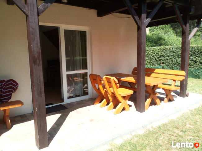 Domek całoroczny z kominkiem w górach nad jeziorem