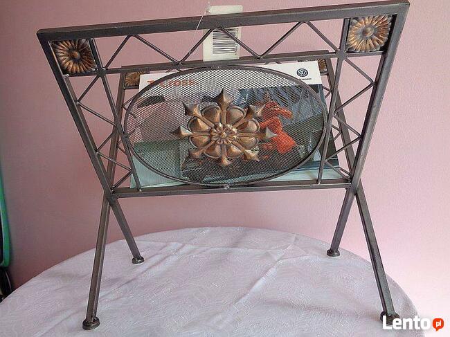 Gazetnik, metal ,kolor stalowy