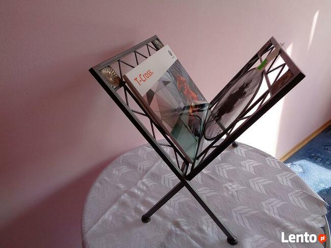 Gazetnik, metal ,kolor stalowy