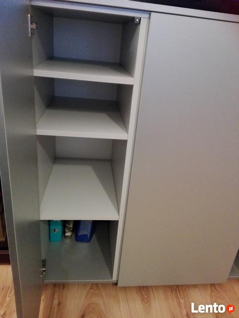 Komoda z biurkiem w środku