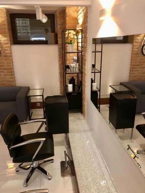 Samodzielne stanowisko fryzjerskie oraz stanowisko manicure