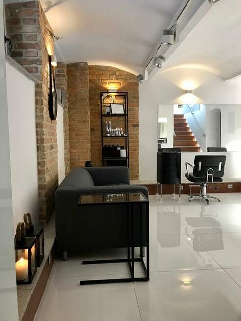 Samodzielne stanowisko fryzjerskie oraz stanowisko manicure