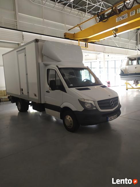 Wypożyczalnia samochodów dostawczych, transport windą,