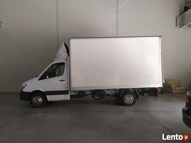 Wypożyczalnia samochodów dostawczych, transport windą,