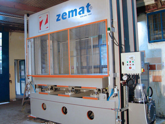 Prasy hydrauliczne, pneumatyczne, prasy do formowania drewna