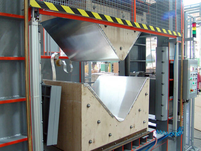 Prasy hydrauliczne, pneumatyczne, prasy do formowania drewna