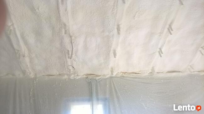 Ocieplenie poddasza pianką PUR, izolacja dachu natryskowo