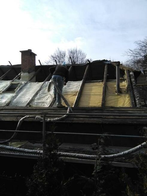 Ocieplenie poddasza pianką PUR, izolacja dachu natryskowo