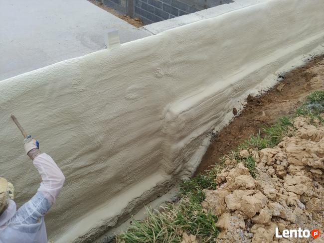 Ocieplenie fundamentów pianką PUR, izolacja pianą