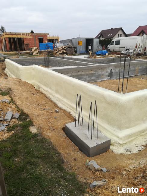 Ocieplenie fundamentów pianką PUR, izolacja pianą