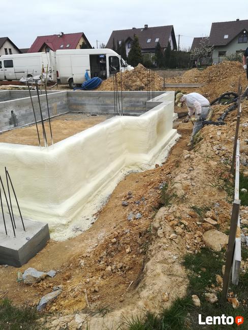 Ocieplenie fundamentów pianką PUR, izolacja pianą