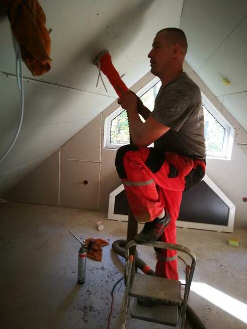 Wdmuchiwanie granulatu celulozy. Zwalcznie kuny . NAPRAWA I