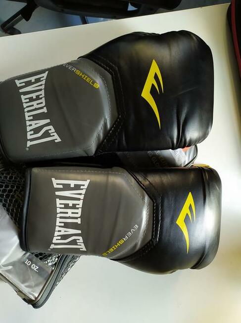 Zestaw do Kickboxingu i Muay Thai - rękawice + nagolenniki