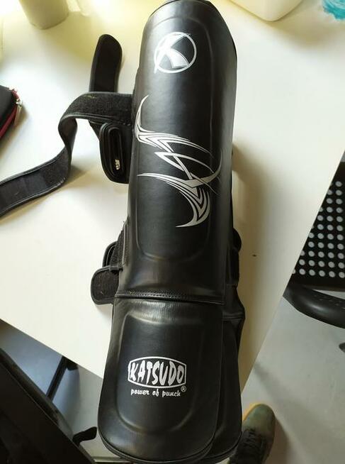 Zestaw do Kickboxingu i Muay Thai - rękawice + nagolenniki