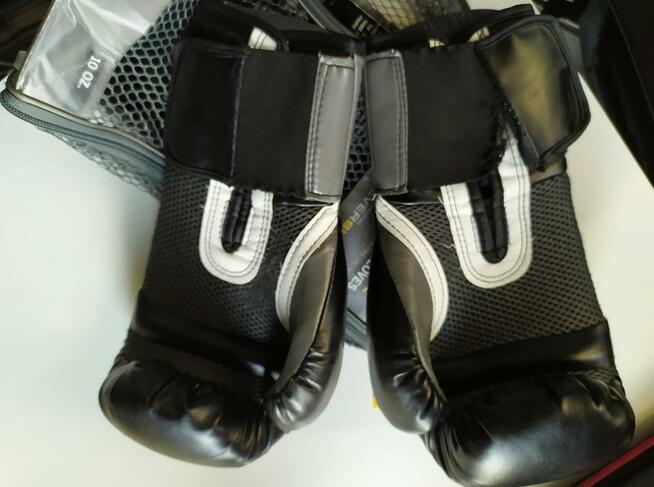 Zestaw do Kickboxingu i Muay Thai - rękawice + nagolenniki