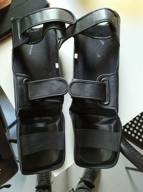 Zestaw do Kickboxingu i Muay Thai - rękawice + nagolenniki