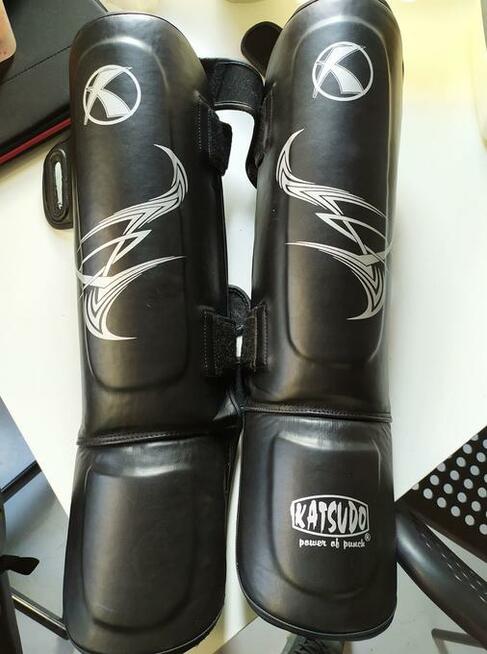 Zestaw do Kickboxingu i Muay Thai - rękawice + nagolenniki