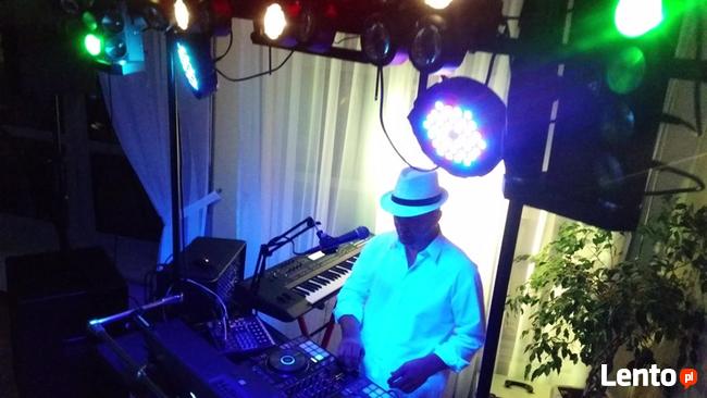DJ, ProjekTon - muzyk, wodzirej, wokalista.