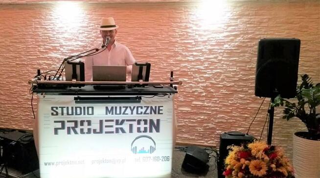 DJ, ProjekTon - muzyk, wodzirej, wokalista.