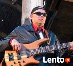 Muzyk - wokalista - akordeonista.