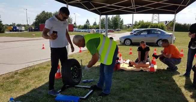 Symulator wymiany kola atrakcja na imprezy firmowe i masowe