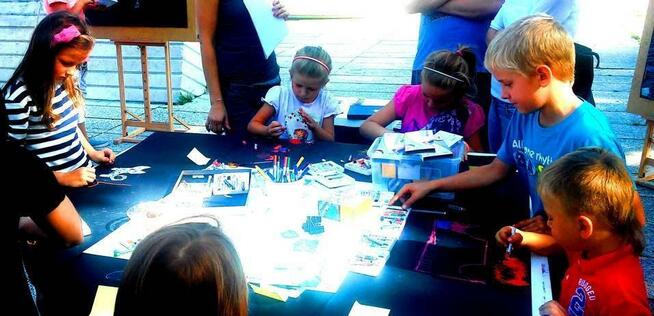 Stanowisko kolorowanek dla dzieci kolorowanki atrakcja