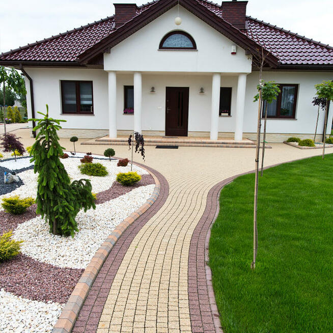 BRUKARZY DOŚWIADCZONYCH ZATRUDNIĘ DO UKŁADANIA KOSTKI BRUKOW