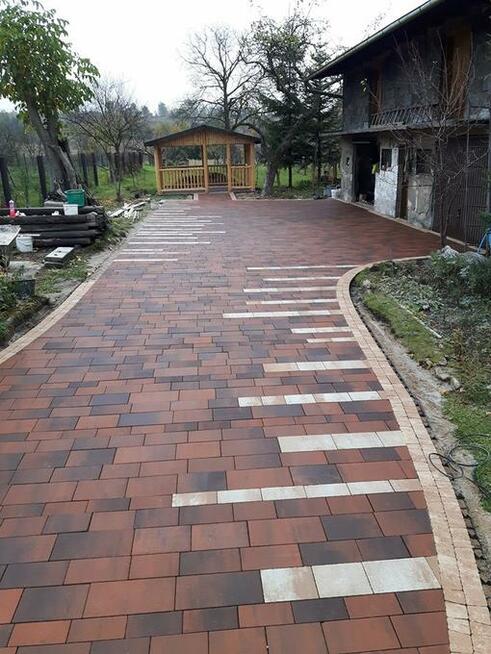 BRUKARZY DOŚWIADCZONYCH ZATRUDNIĘ DO UKŁADANIA KOSTKI BRUKOW