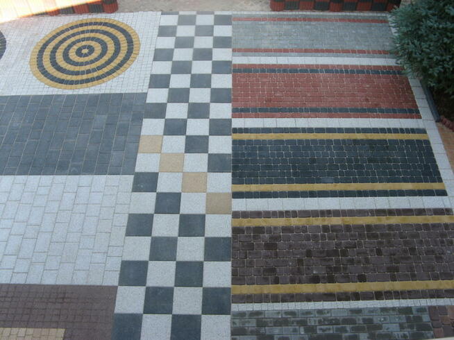 BRUKARZY DOŚWIADCZONYCH ZATRUDNIĘ DO UKŁADANIA KOSTKI BRUKOW