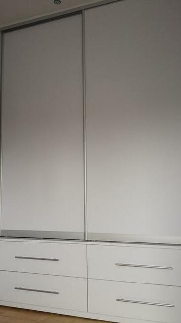 Naprawa szaf wnękowych i innych mebli