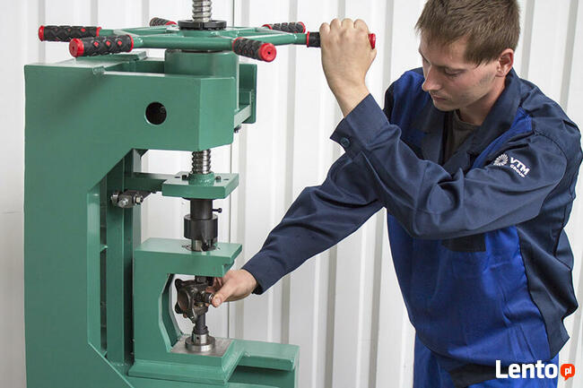 Wyważarka wałów napędowych model BVI-03-74