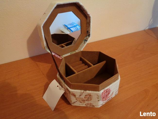 Kuferek na biżuterie