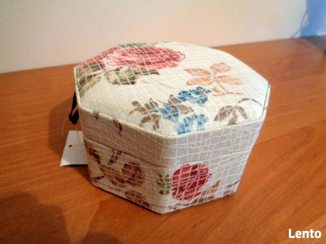 Kuferek na biżuterie