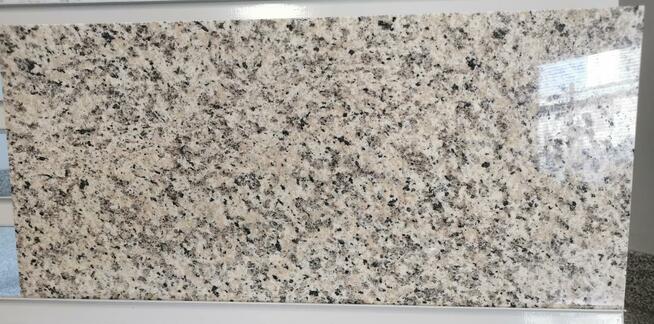 Płytki granitowe TIGER SKIN WHITE 61x30,5x1 polerowane